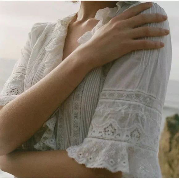 Doen Elenor Top in Salt - Picture 3 of 9